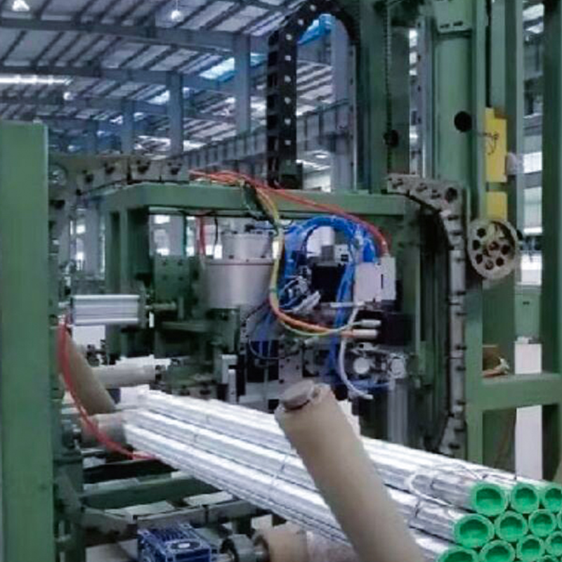Machine d'empilage et de cerclage de tubes